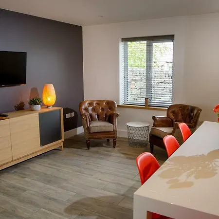 Holiday home Cottages With Hot Tubs *