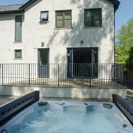 Holiday home Cottages With Hot Tubs *