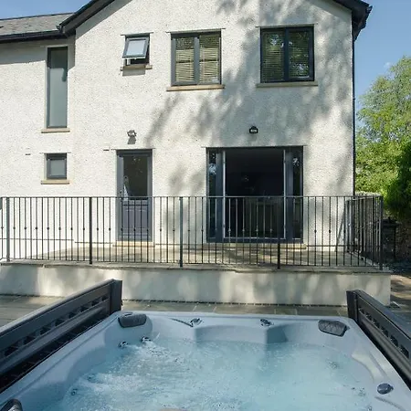 Casa de Férias Cottages With Hot Tubs *